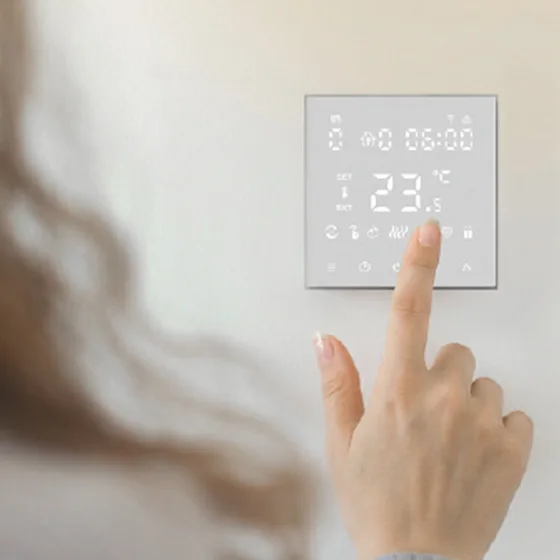 Termostato smart della parete Heat Wall impostato su 23 gradi